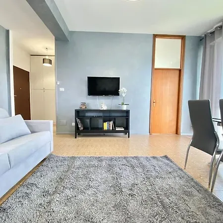 Attico Costa 17 5 Minuti A Piedi Dalla Stazione Bolonya