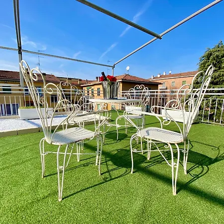 Attico Costa 17 5 Minuti A Piedi Dalla Stazione Apartman *