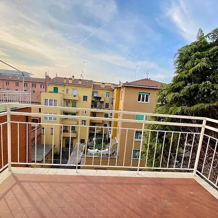 Attico Costa 17 5 Minuti A Piedi Dalla Stazione Apartman