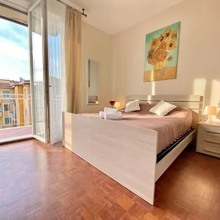 Attico Costa 17 5 Minuti A Piedi Dalla Stazione アパート ボローニャ