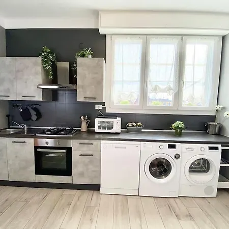 Attico Costa 17 5 Minuti A Piedi Dalla Stazione アパート