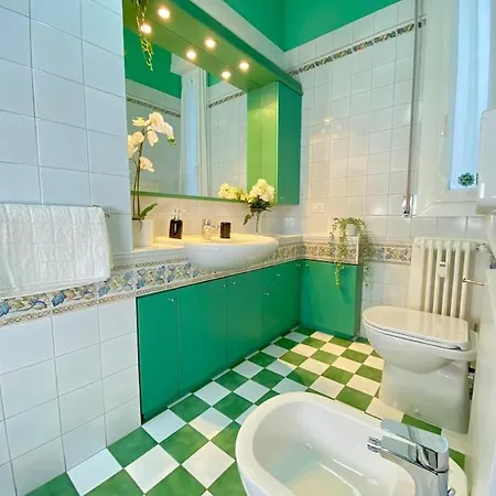 アパート Attico Costa 17 5 Minuti A Piedi Dalla Stazione ボローニャ