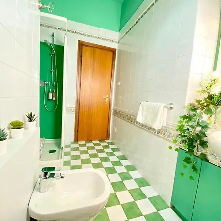 Attico Costa 17 5 Minuti A Piedi Dalla Stazione アパート ボローニャ